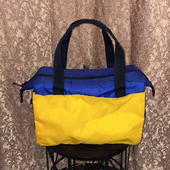 Eddie Bauer Blue, yellow & Black Insulated Cooler Bag Practical & Sporty. - Picture 2 of 5